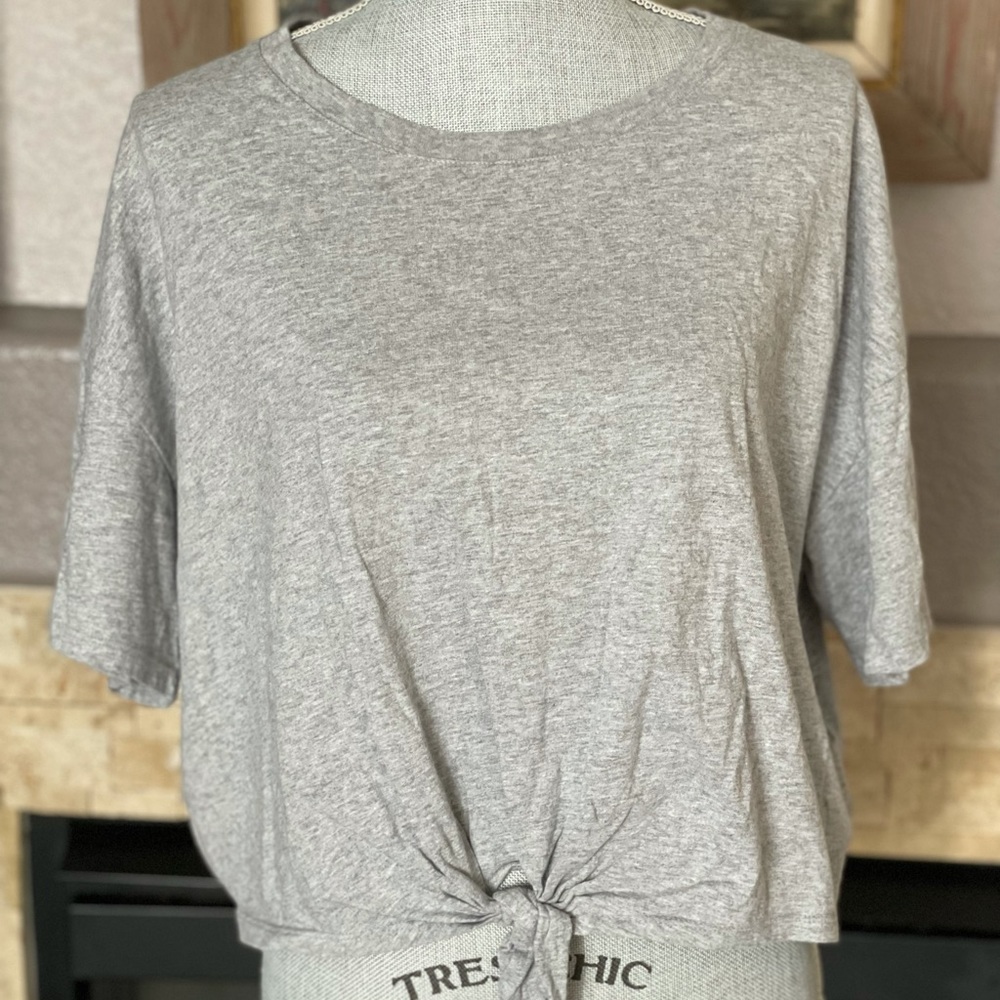 Crop top Levi’s size Xl gray